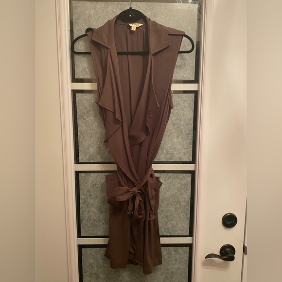 Kaki/Brown Vest size small. - Picture 7 of 9